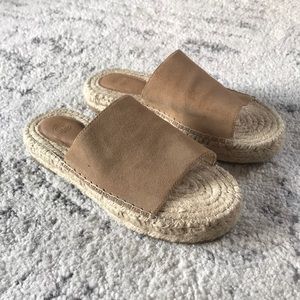 Tan Urban Outfitters platform sandals